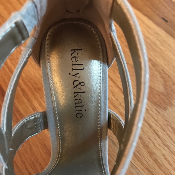 Kelly & Katie Nude Colored Heels, Size 6.5 - Picture 4 of 5